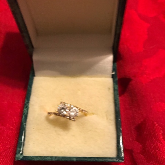 Ring Size 8. Gold Bracelet Size 7” - Picture 5 of 8